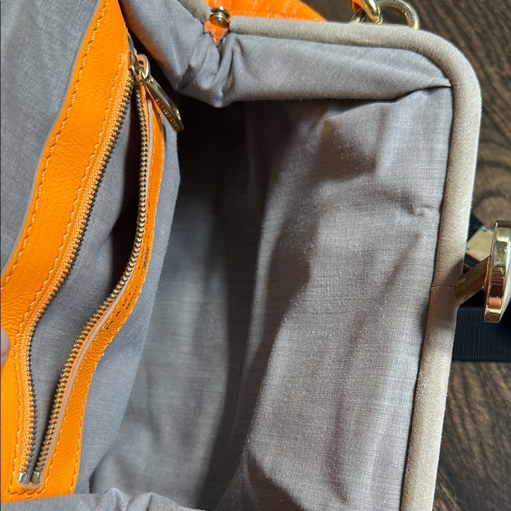 Marc Jacobs Orange Quilted Leather Women's Bag - Picture 7 of 9